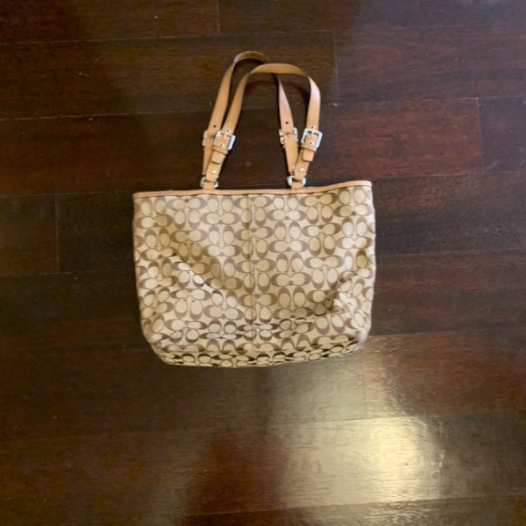 ❤️Just In❤️ Signature Coach Tote - Picture 2 of 11